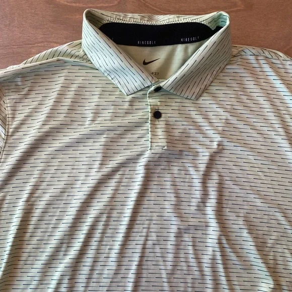 Nike Dri-FIT Performance Shirt in Light Blue - Picture 2 of 4